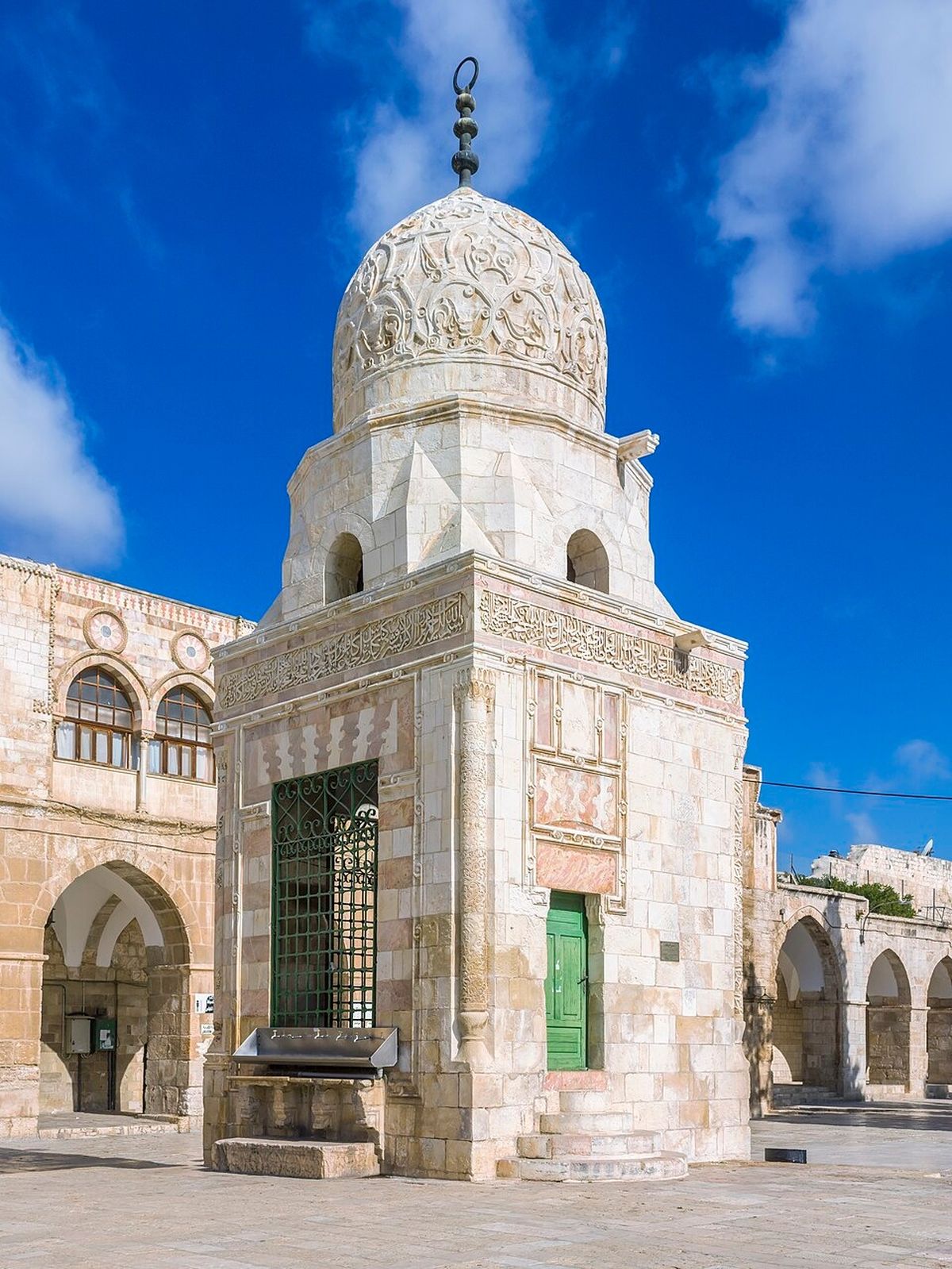 نافورة (سبيل) قايتباي التاريخية في القدس تعبر عن النوافير والعمارة التراثية المرتبطة بموضوع المشروع.

المصدر: ويكيميديا كومنز