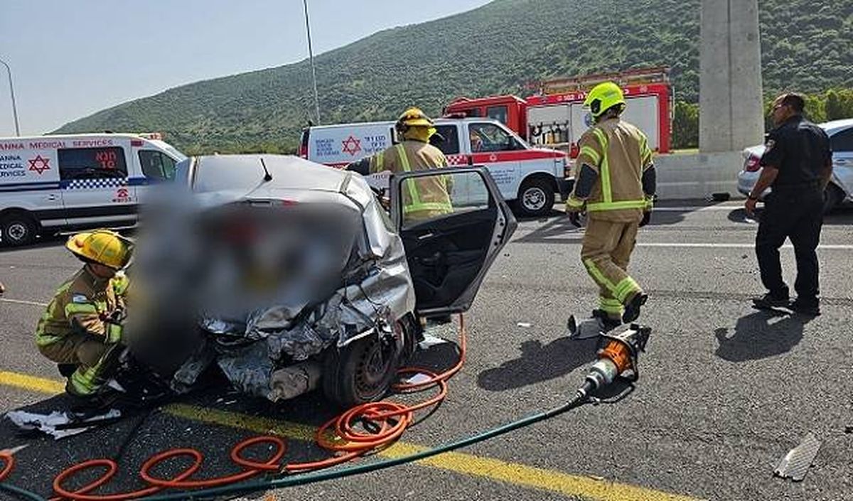 حوادث طرق: مصرع امرأة وطفل وإصابة 3 اخرين بحادث طرق على شارع 75