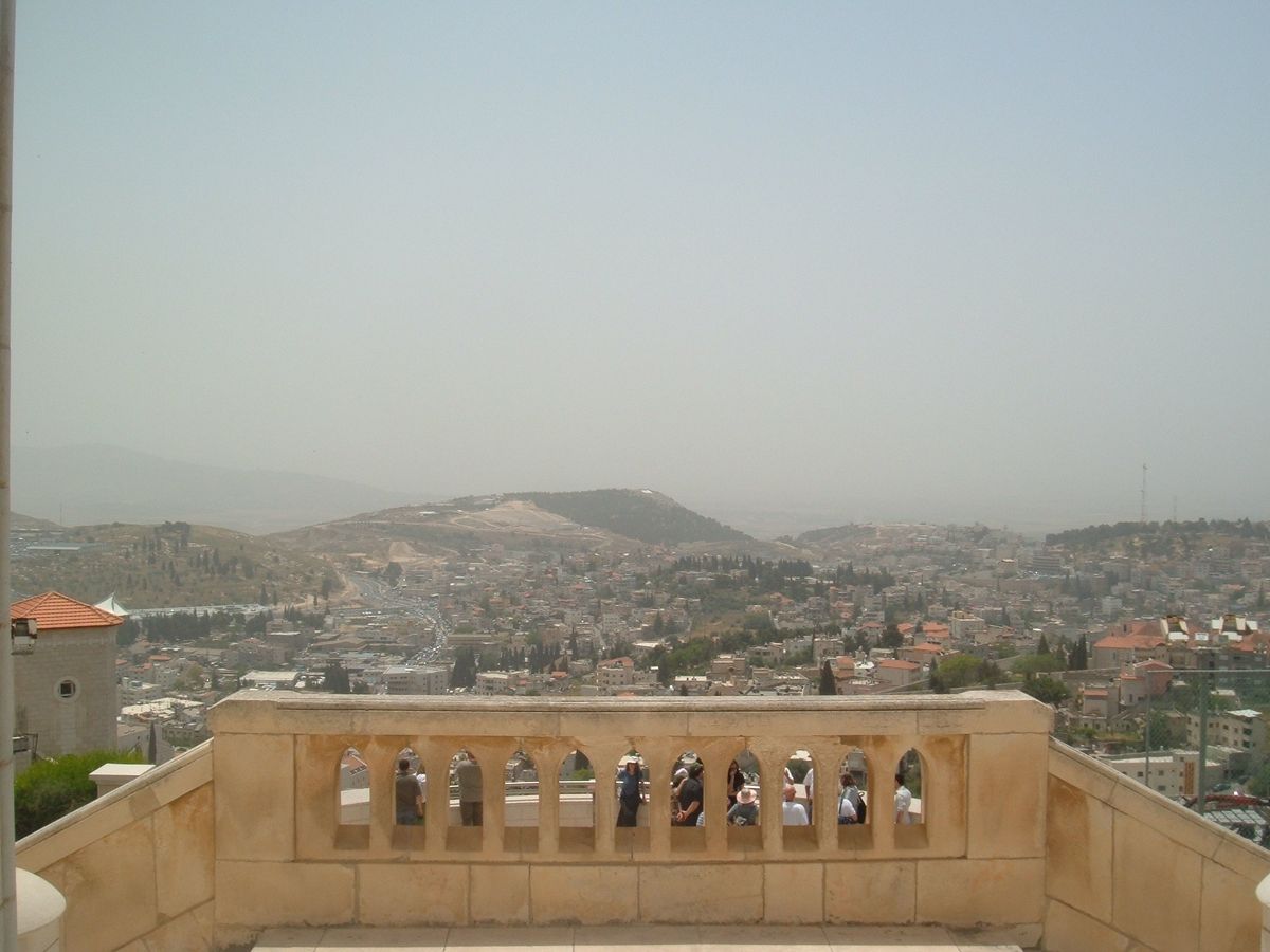 منظر بانورامي لمدينة الناصرة من كنيسة السالزيان (تصوير: Almog / ويكيميديا كومنز، ملكية عامة)
