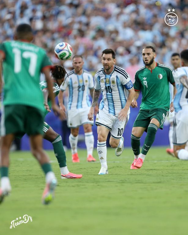 الصورة من الحساب الرسمي لمنتخب الجزائر- Équipe d'Algérie de football﻿
