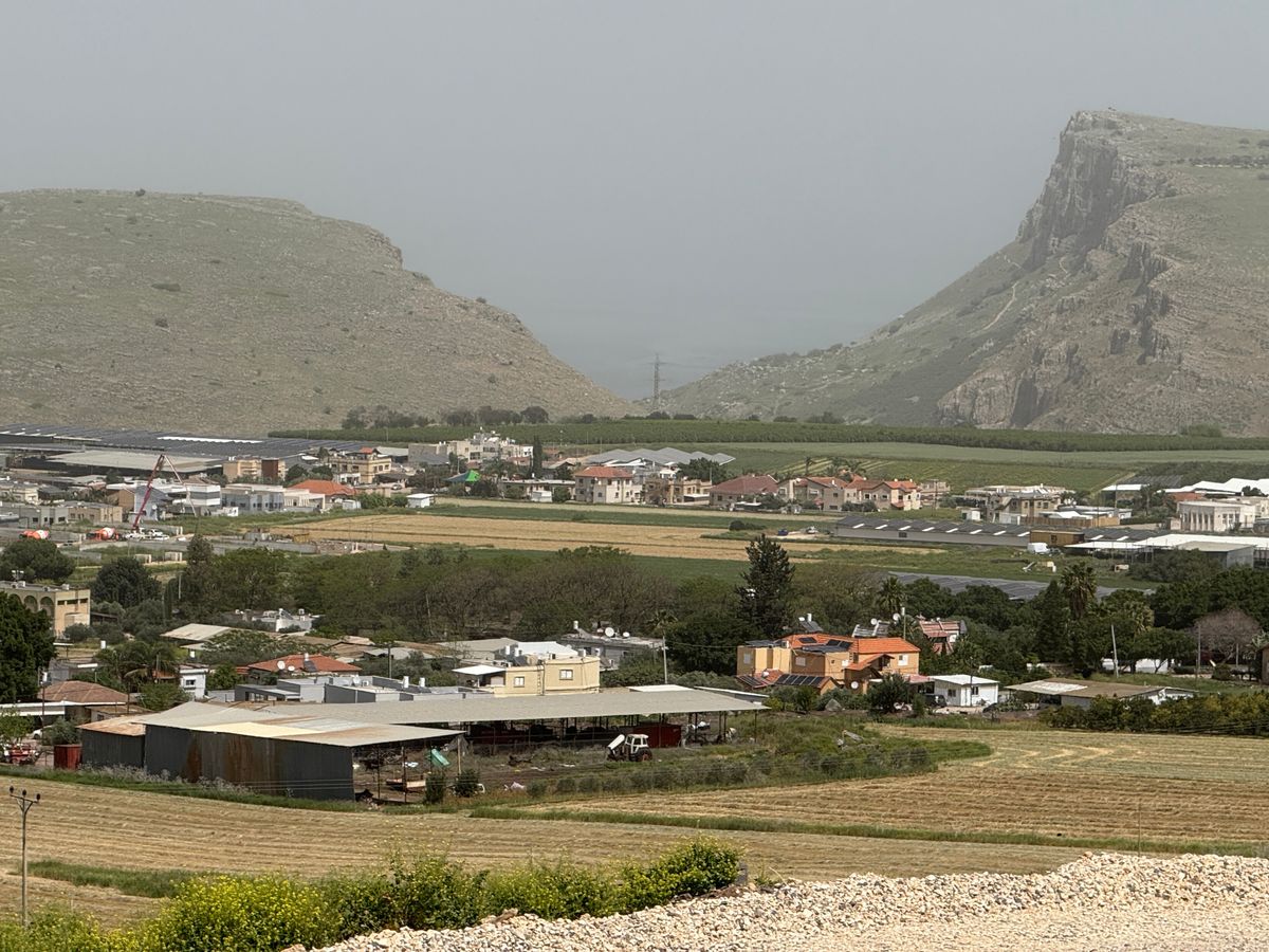 جرف أربيل المطل على بحيرة طبريا في الجليل (تصوير: Shlomo Roded / ويكيميديا كومنز، CC BY 2.5)