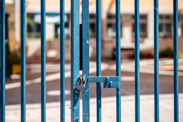 اعتبارا من اليوم -  عمّال مصنع بري هجاليل يعلنون الإضراب لوقف موجة الإقالات الواسعة في المصنع