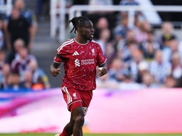 فريمبونغ، الصورة من الحساب الرسمي لنادي ليفربول على منصة إكس- @LFC
