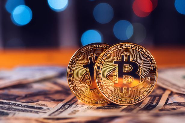 بيتكوين تتجاوز 30 ألف دولار لأول مرة منذ 10 أشهر