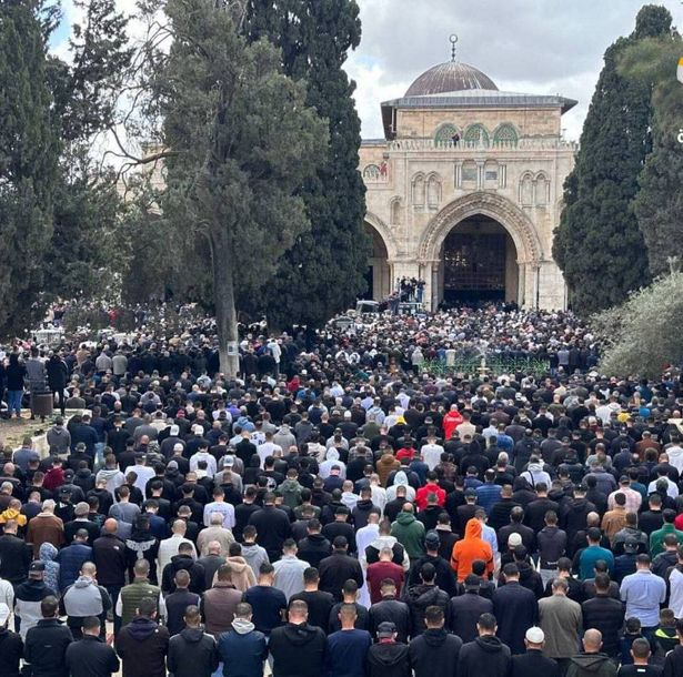 الجمعة الأولى من رمضان| 80 ألف مصل أدوا صلاة الجمعة في الأقصى