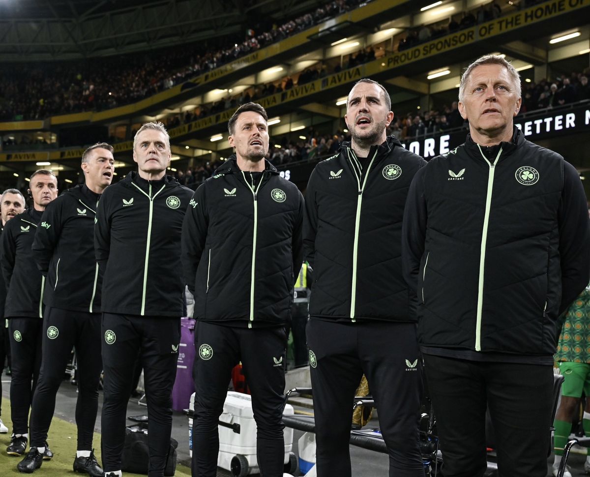 الجهاز الفني لمنتخب أيرلندا لكرة القدم - الصورة من حساب المنتخب الأيرلندي على منصة اكس - @IrelandFootball