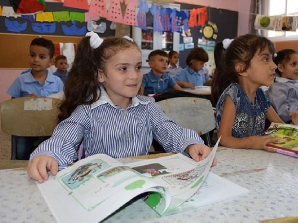 السلطات الإسرائيليّة تصادر كتب المناهج الفلسطينية