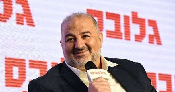 د. عباس يدعو للتصويت للمشتركة! (حوار خاص)