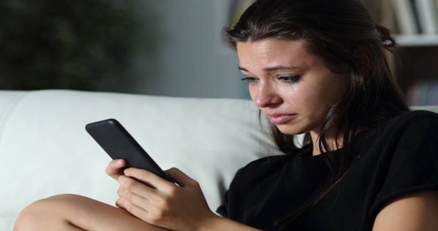 "العدوى العاطفية".. هل الاكتئاب مرض معد مثل الأنفلونزا؟