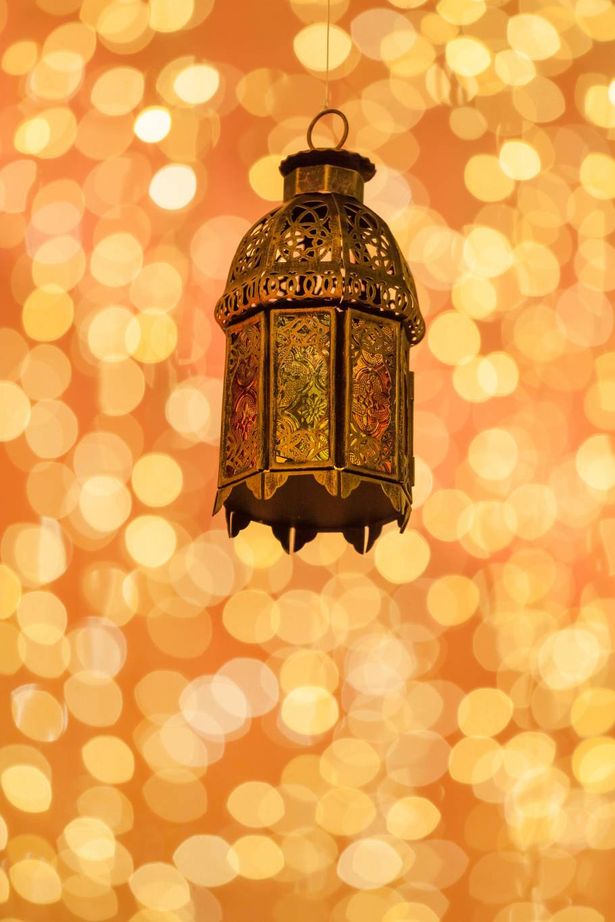 دول تحتفل بالفطر اليوم وأخرى الاثنين وثالثة الثلاثاء!