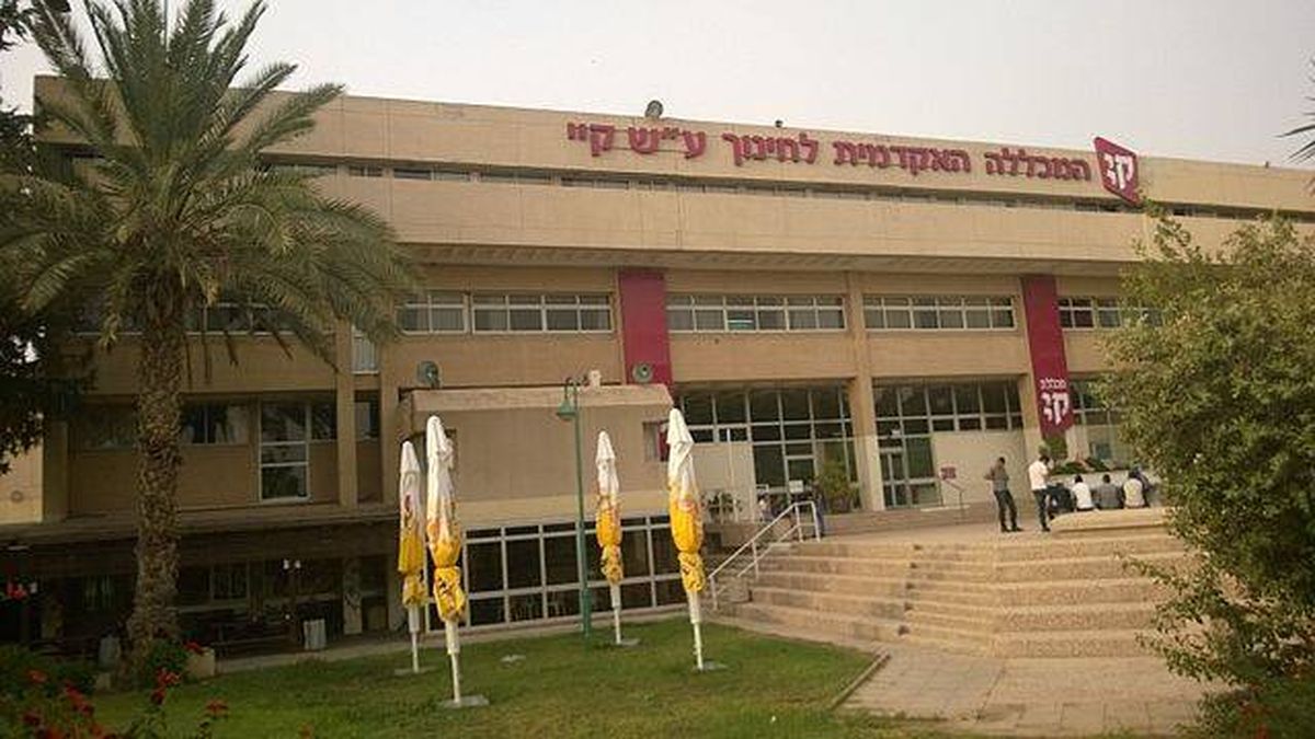 د.وردة سعدة.. محاضرة أقالتها جامعة "كي" بعد 28 عامًا بتهمة "دعم حماس"