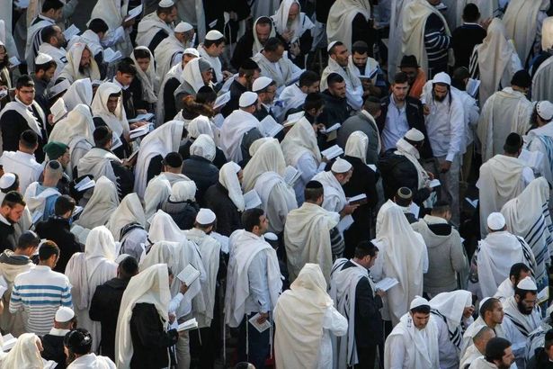 صورة لأداء صلاة الغفران- أرشيفية