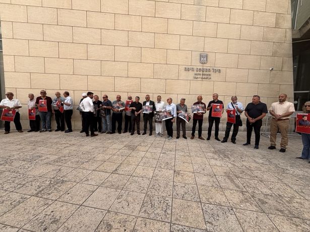 من أمام المحكمة - تصوير مراسلة الشمس  