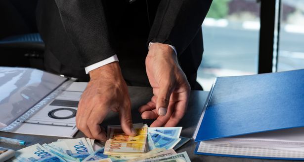 صورة توضيحية للضرائب الاسرائيلية - shutterstock