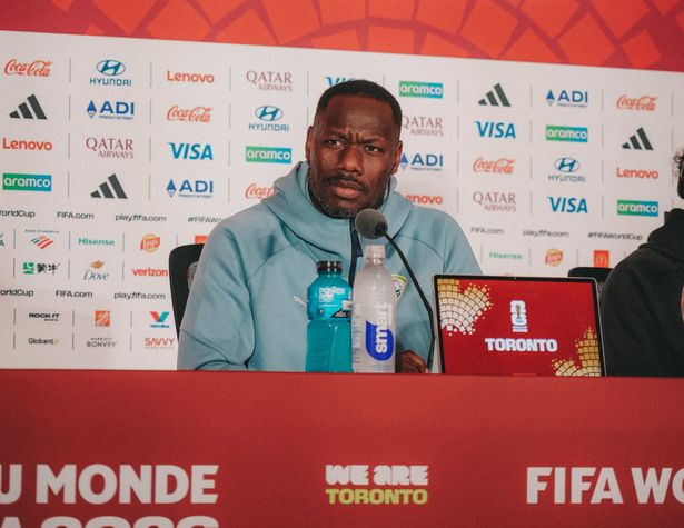 المدرب السنغالي بابي ثياو، الصورة من الحساب الرسمي لمنتخب السنغال على فيسبوك- Fédération Sénégalaise de Football