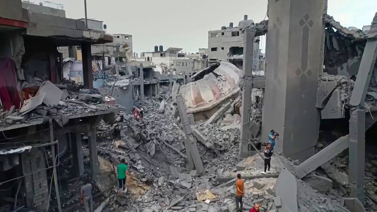 اليوم الـ 45 للحرب| استهداف المستشفى الإندونيسي بالرصاص وقصف محيطه 