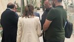 من اليمين: صورة من المظاهرات أمام المحكمة العليا قبيل انطلاق جلسات النظر بطلبات الشطب (خاص بالشمس)

على اليسار: صورة من داخل المحكمة العليا (خاص بالشمس)