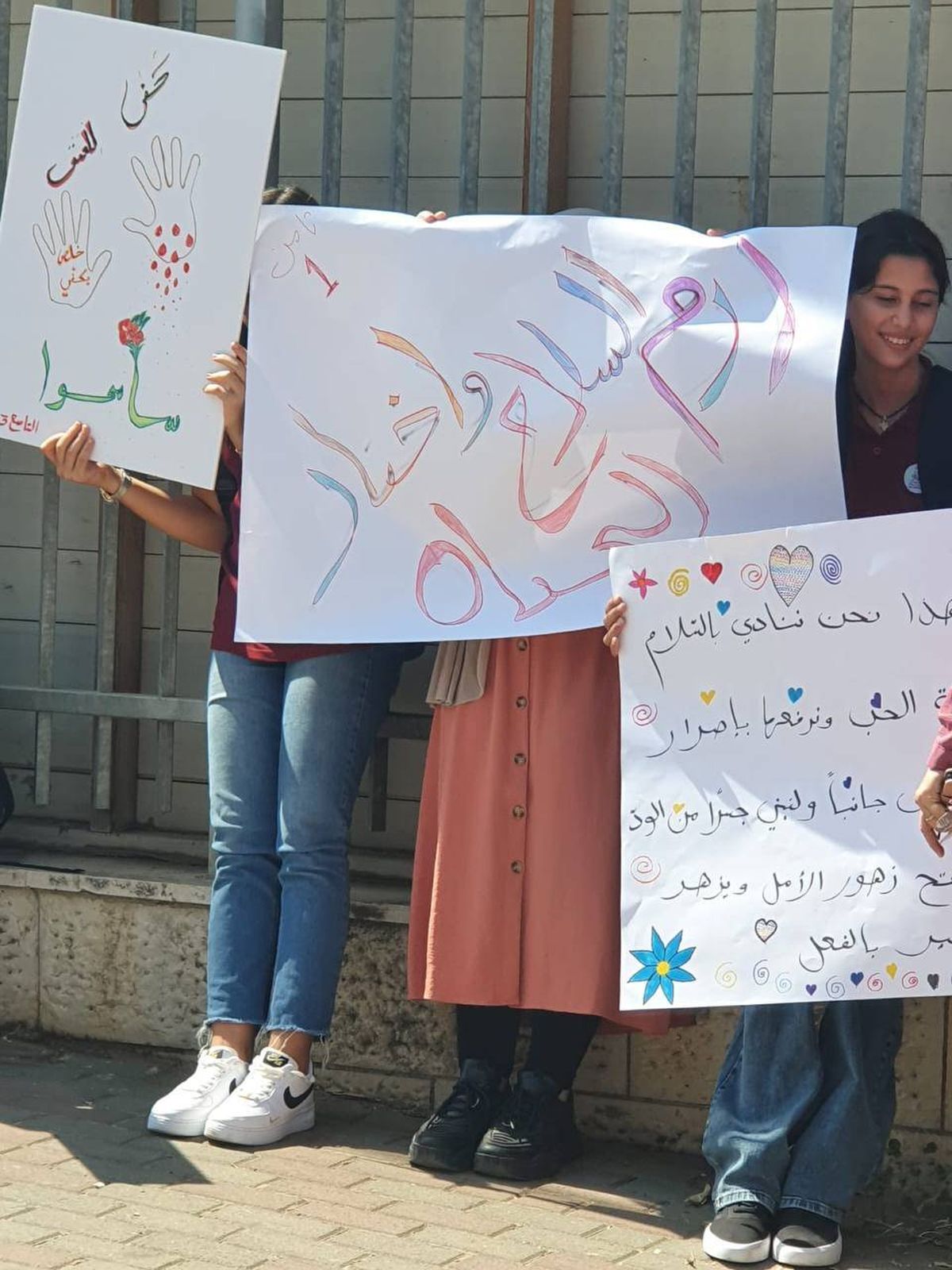 مجدالكروم| المئات من طلبة المدارس شاركوا في وقفة احتجاجية ضد تفشي العنف و الجريمة
