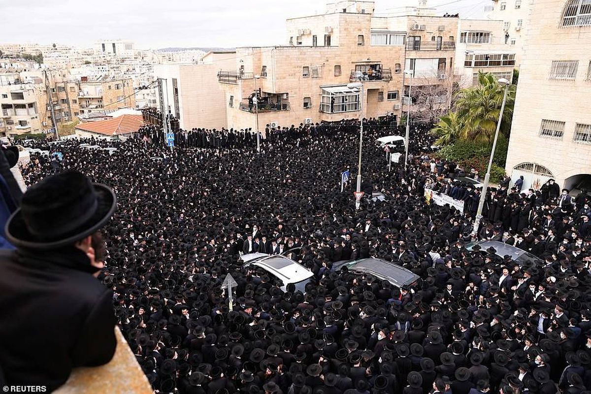 إغلاق محاور في وسط البلاد والتخوف من حوادث تدافع بسبب جنازة الحاخام كنييفسكي