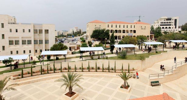 الجامعة الأمريكية في جنين تحتفل بطلاب التخصصات الطبية..