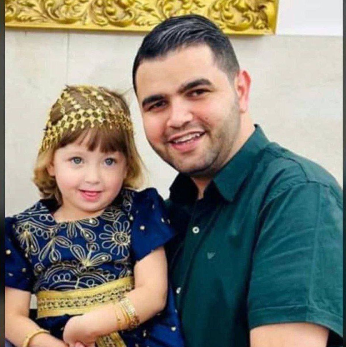 ارتقاء الطفلة ملاك حفيدة اسماعيل هنية متأثرة بجراحها