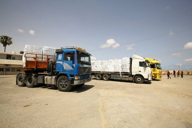 الجيش الإسرائيلي يعلن فتح معبر كرم أبو سالم لتفتيش المساعدات