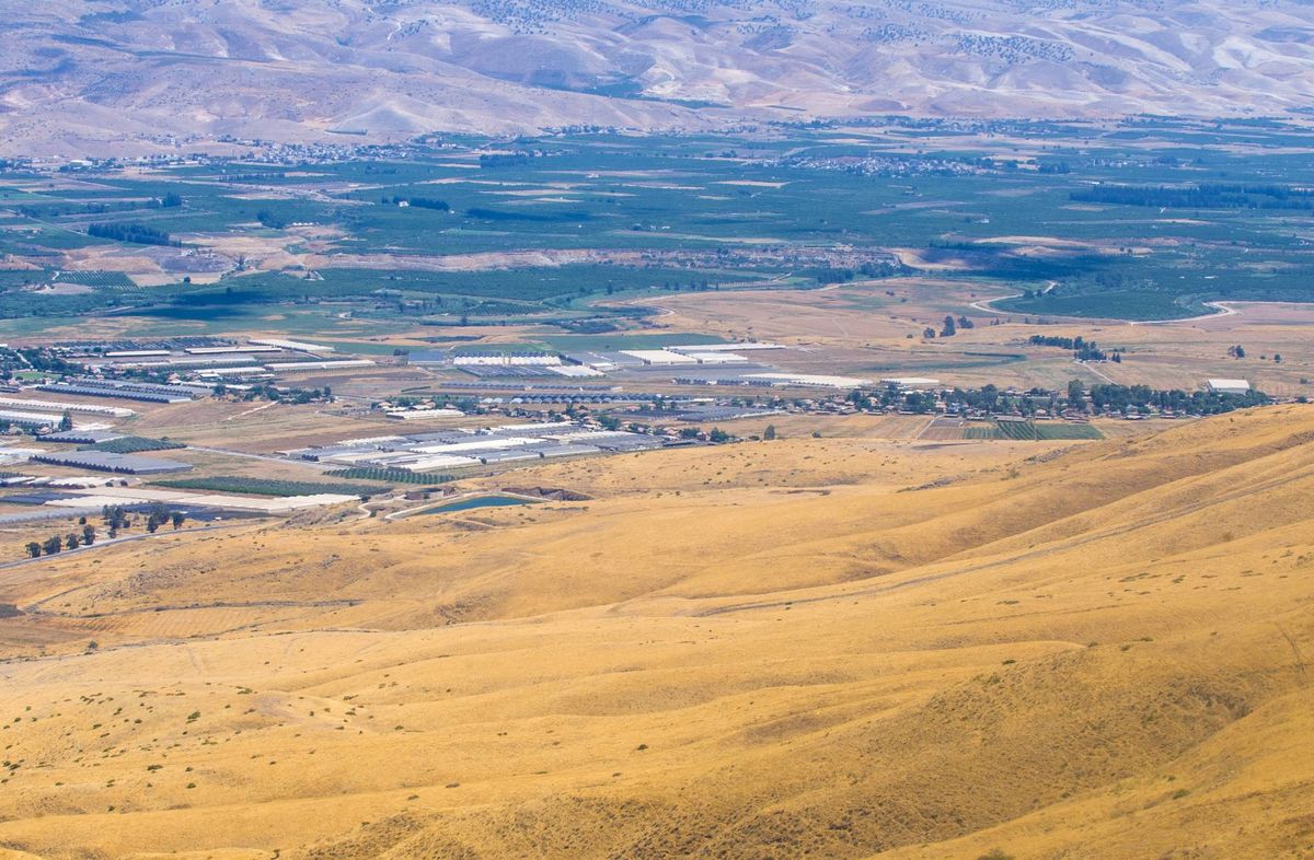 سموتريتش يصدق على مصادرة 8 آلاف دونم في غور الأردن