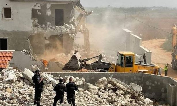 هدم منزل في الطيرة والناشط الاجتماعي أحمد ناصر يتحدث للشمس..