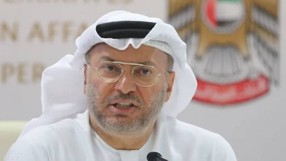 أنور قرقاش - مواقع تواصل 