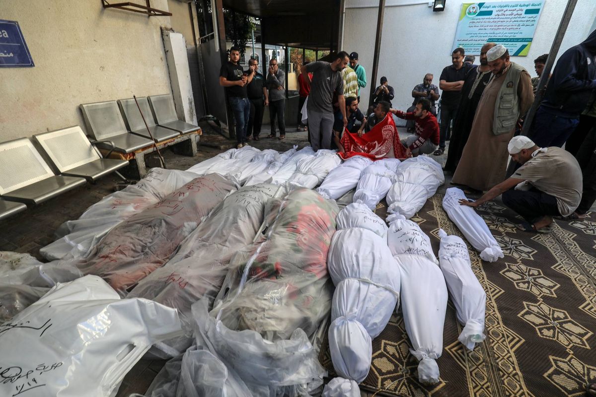 الجيش الإسرائيلي ينبش أكثر من 1000 قبر في غزة ويسرق 150 جثة
