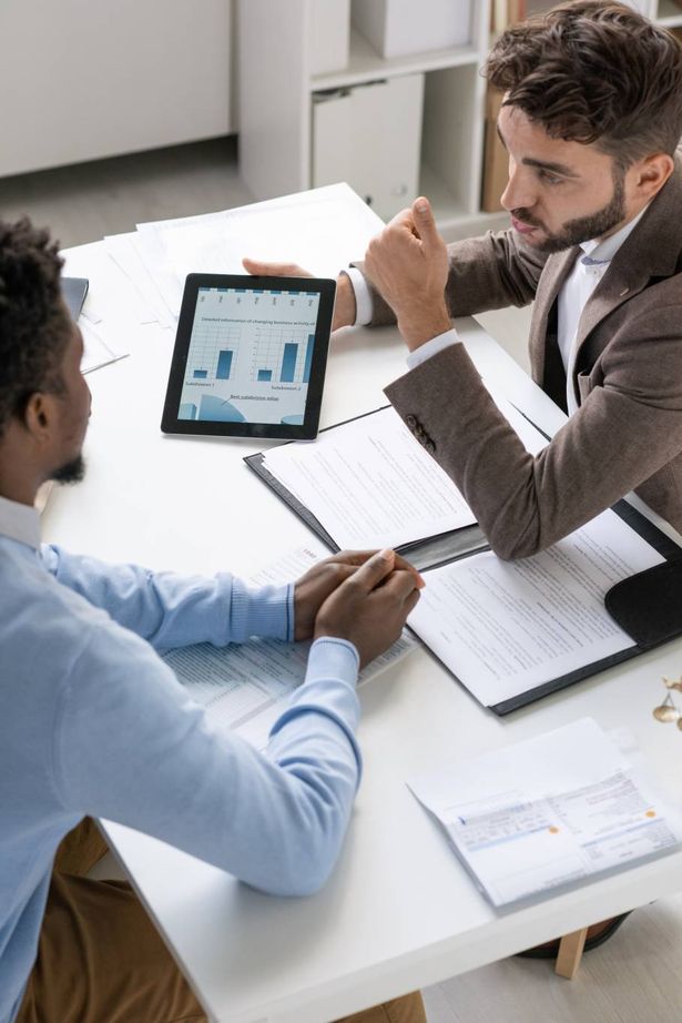 قرار سعر الفائدة في الولايات المتحدة وتأثيراته على حيثيات الحرب الحالية..