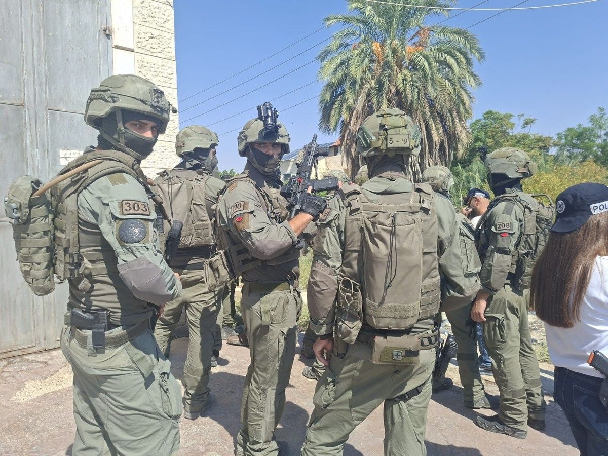 الجيش الإسرائيلي يواصل عمليات التمشيط في منطقة العوجا وأريحا لتحديد مكان منفذ عملية الطعن