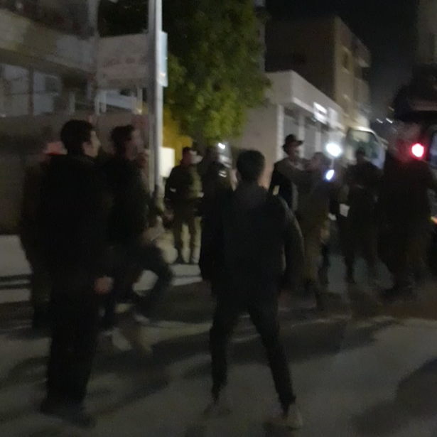 مستوطنون يهاجمون بلدة حوارة في نابلس وإصابة العشرات