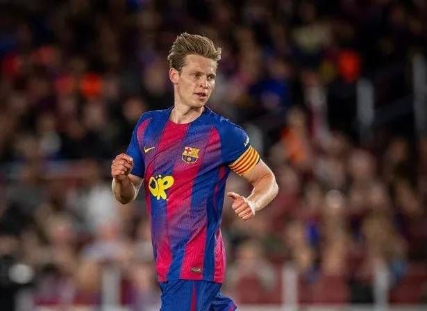 فرينكي دي يونغ، الصورة من الحساب الرسمي لنادي برشلونة على منصة إكس- @FCBarcelona

