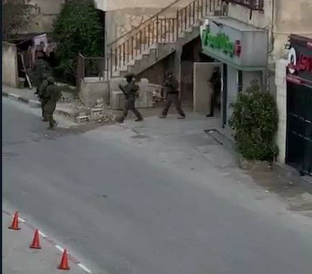 اقتحامات واعتقالات في مناطق متفرقة في الضفة الغربية