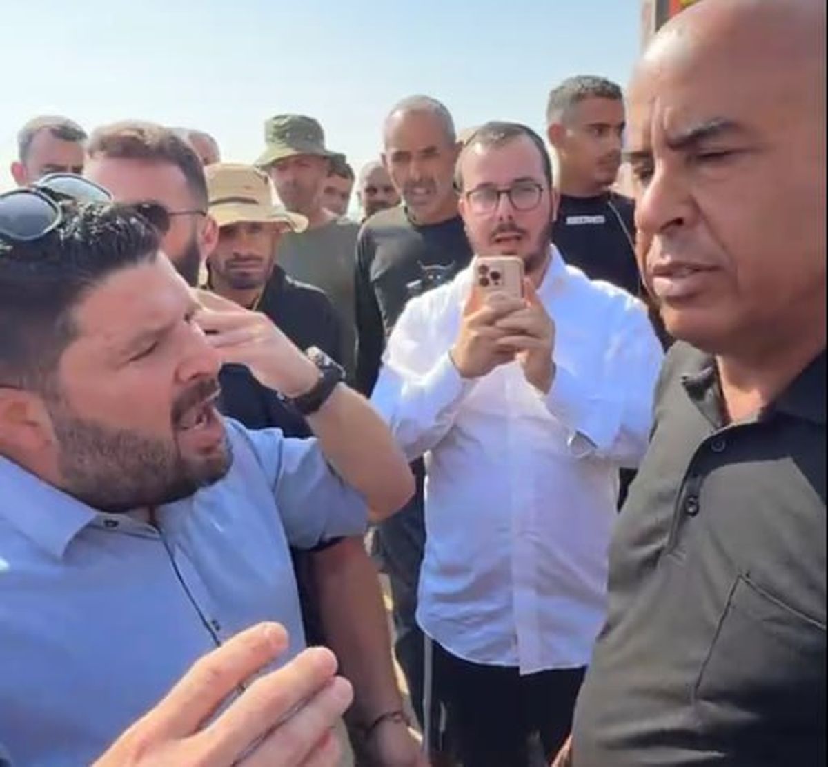 "زيارة استفزازية".. لماذا رفض أهالي بير هداج دخول ألموغ كوهن وسكوت إلى القرية؟