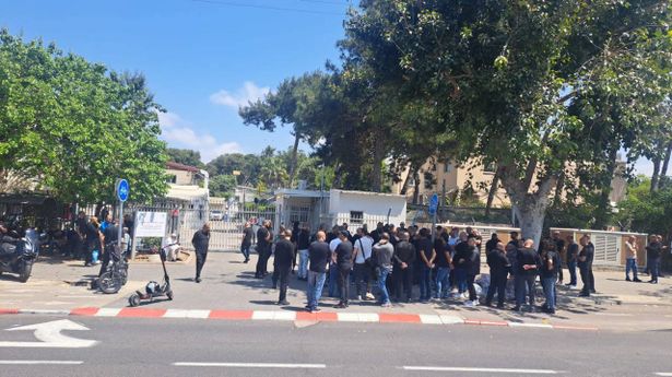 أهالي يافا يطالبون بتحرير جثمان طوخي ومعاقبة الشرطي القاتل