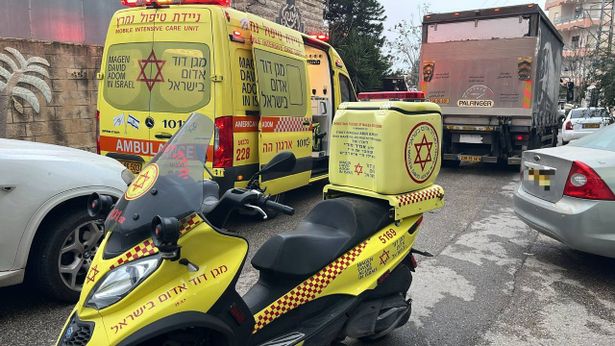 من مكان حادث العمل في حيفا - تصوير نجمة داوود الحمراء