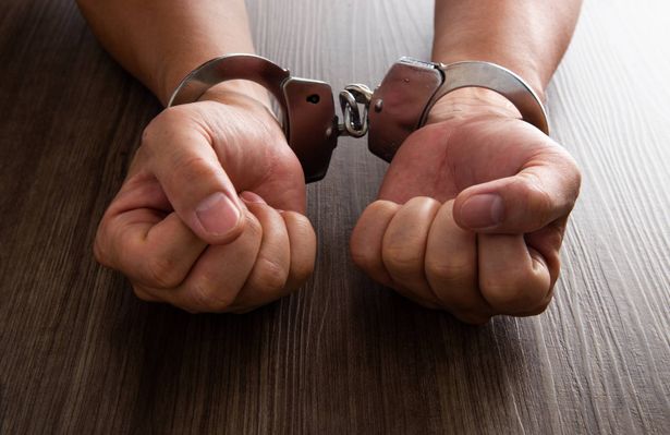 جل خمسينيٍّ من بلدة أبو سنان بشبهة تنفيذ أفعال مشينة بحق قاصرين مهاجرين من أوكرانيا