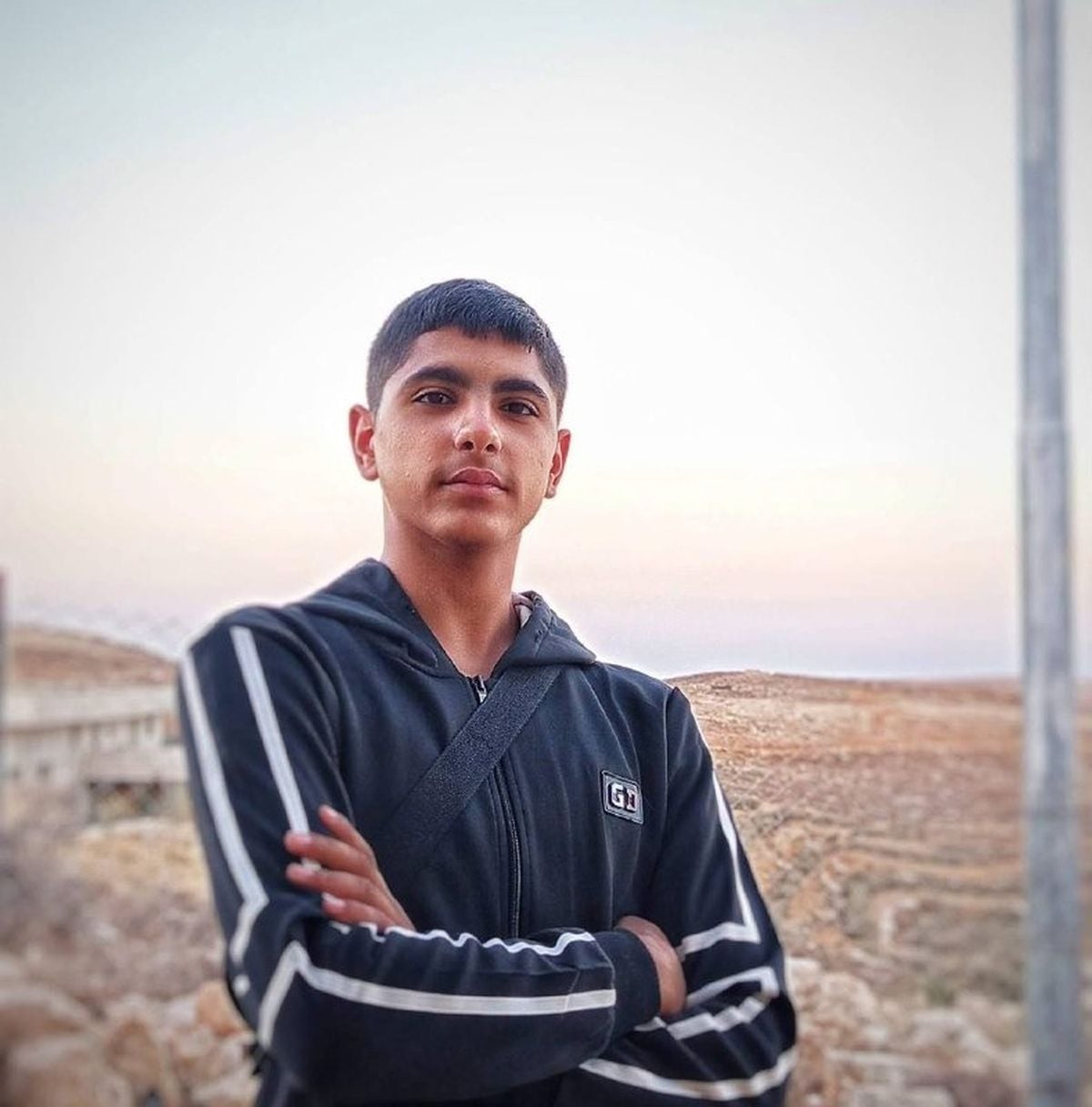 مصادر فلسطينية تفيد بارتقاء الشاب كريم سند شلالدة برصاص المستوطنين بعد هجومهم على منطقة حمروش في بلدة سعير شمال الخليل