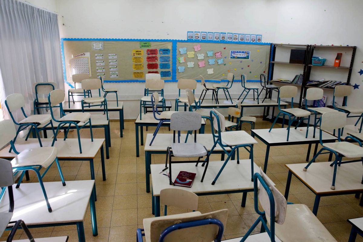 خلافات جوهرية ام تصفية حسابات ، لماذا يحتج قسم من الاهالي في للمدرسة الابتدائيه أ في المشهد؟