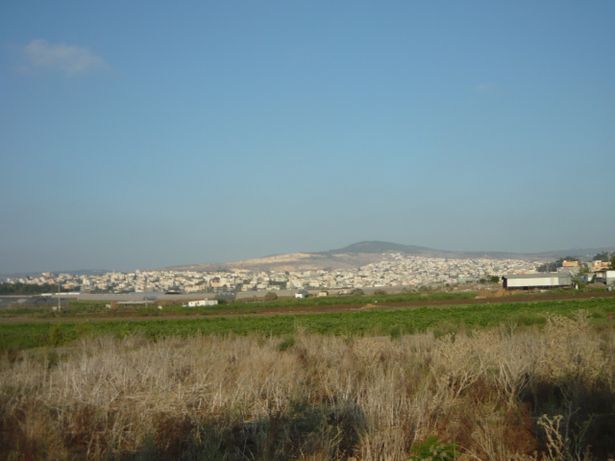 منظر عام لبلدة طمرة (تصوير: Almog / ويكيميديا كومنز، ملكية عامة)