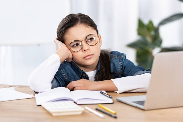 ضعف النظر عند الاطفال وطرق اقناعهم بارتداء النظارات الطبية وتخطي شعور الخجل منها..
