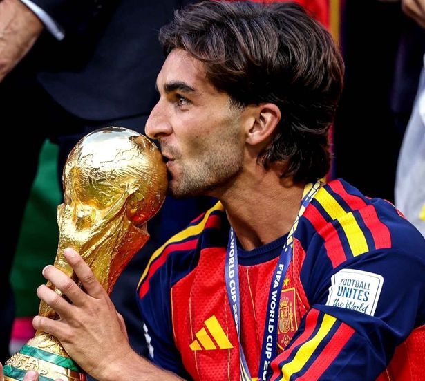 فيران توريس بعد الفوز بكأس العالم، الصورة من الحساب الرسمي لفيفا على منصة إكس- @FIFAWorldCup
