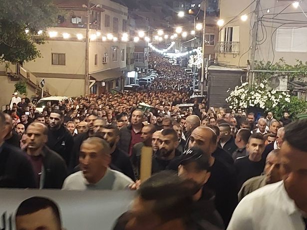 الالاف في تشييع جثمان الشاب مهند شلبي  في عين ماهل