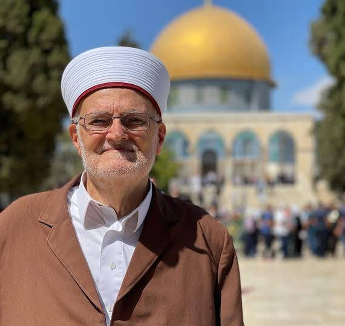 الشيخ عكرمة صبري - وسائل التواصل