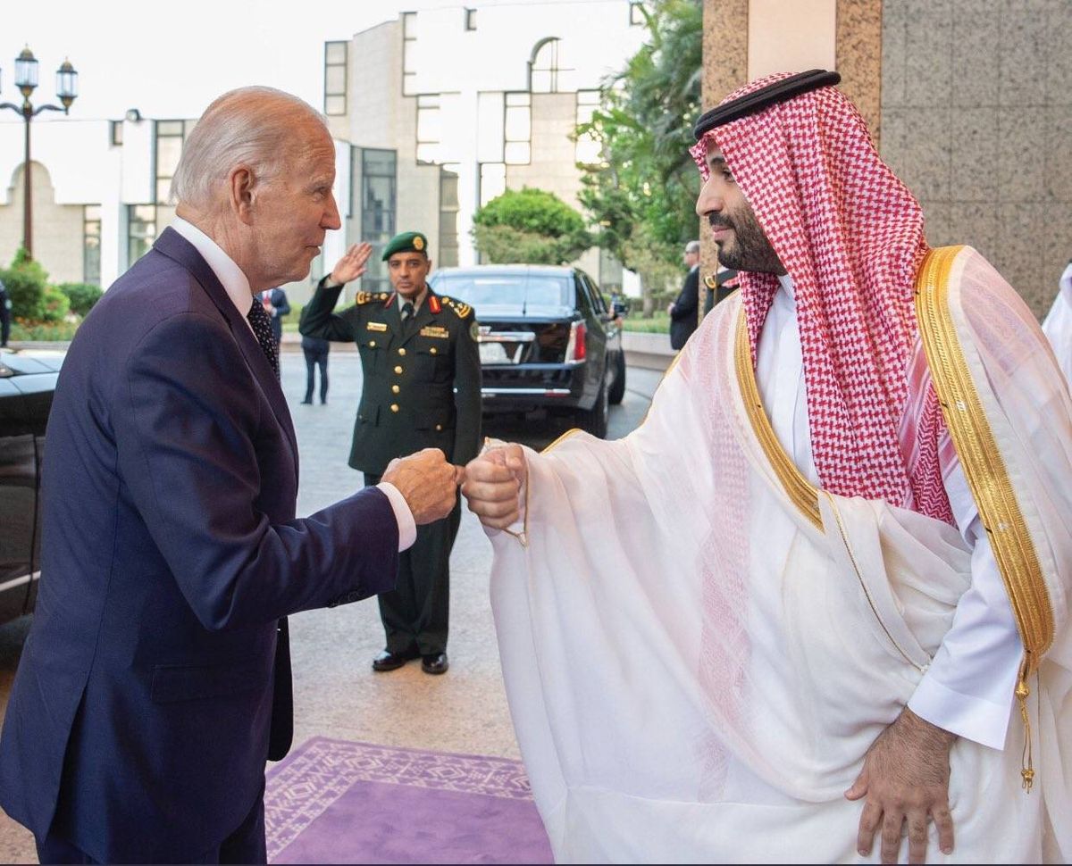 السعوديون ضحكوا على هذا المهرج
