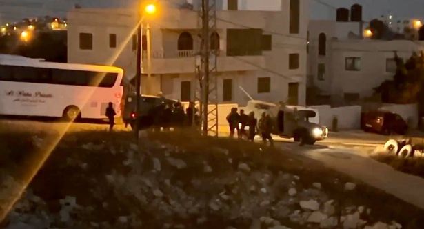الجيش الإسرائيلي يعتقل 46 مواطنًا من الضفة بينهم عمال من غزة