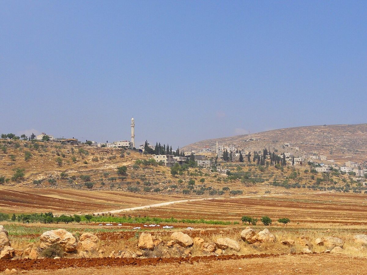 قرية المغير في محافظة رام الله والبيرة.

المصدر: ويكيميديا كومنز (CC BY-SA 3.0).