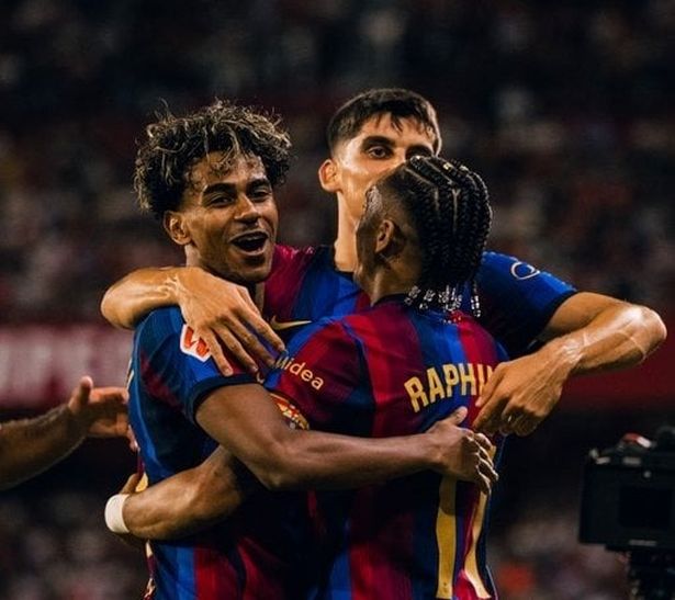 رافينيا ولامين يامال، الصورة من الحساب الرسمي لنادي برشلونة على منصة إكس @FCBarcelona